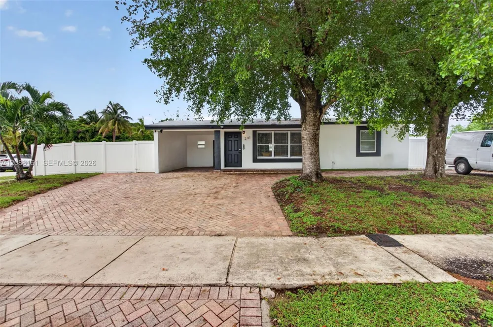 241 NE 45th St Deerfield Beach, FL 33064