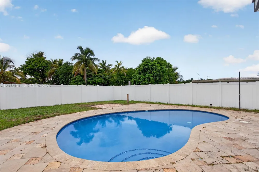 241 NE 45th St Deerfield Beach, FL 33064