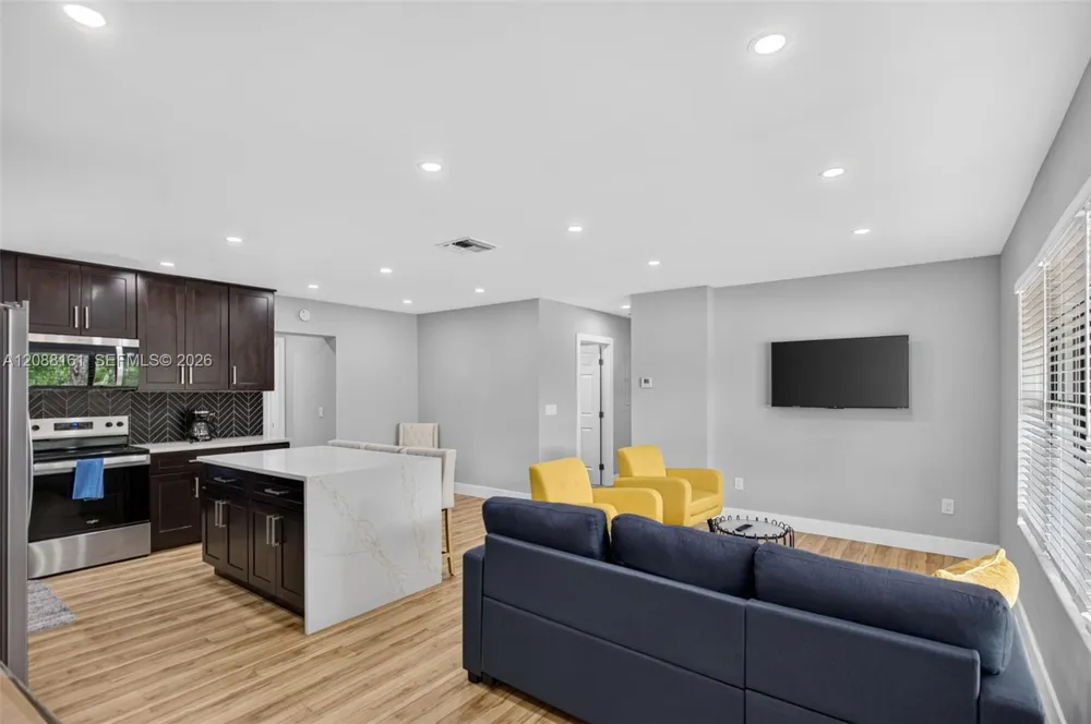 241 NE 45th St Deerfield Beach, FL 33064