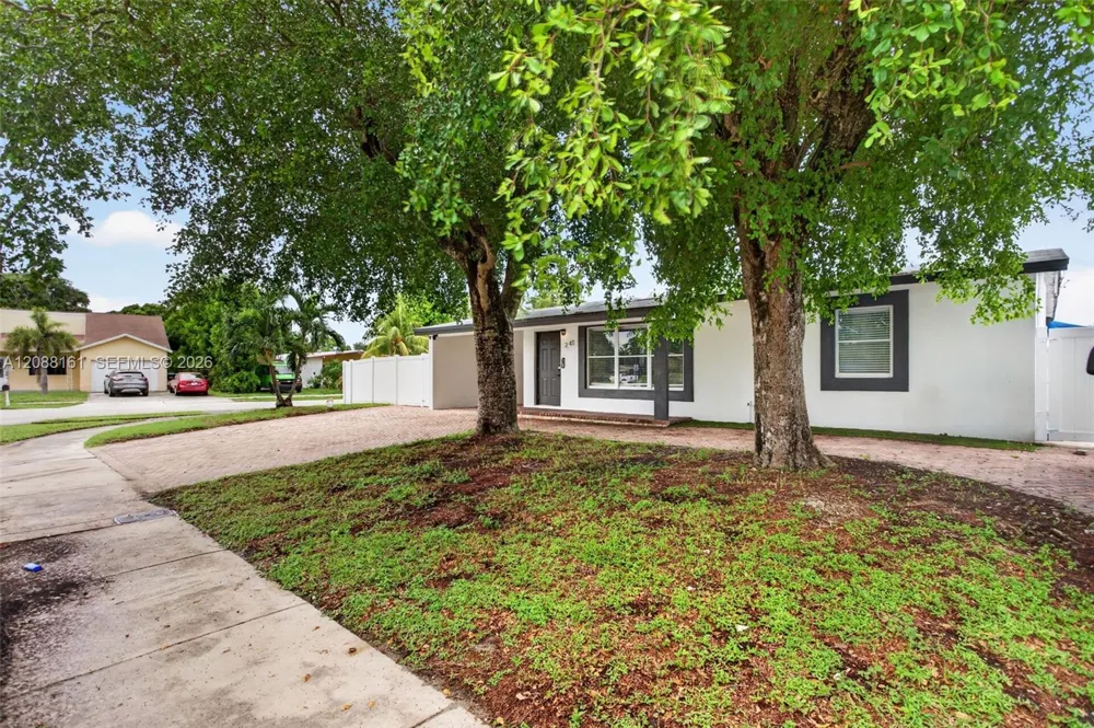 241 NE 45th St Deerfield Beach, FL 33064