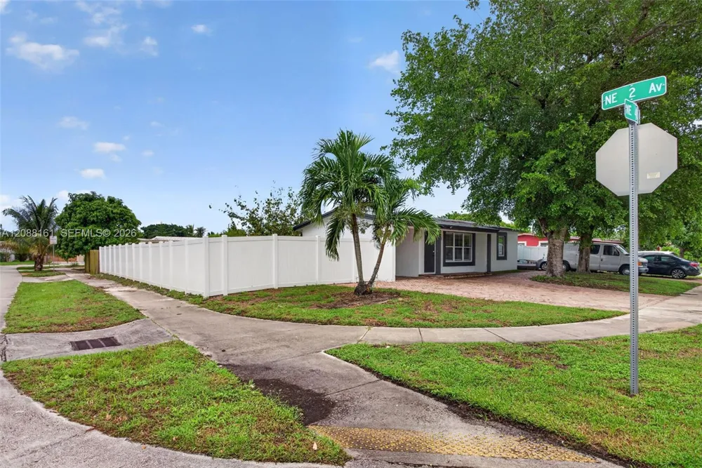 241 NE 45th St Deerfield Beach, FL 33064