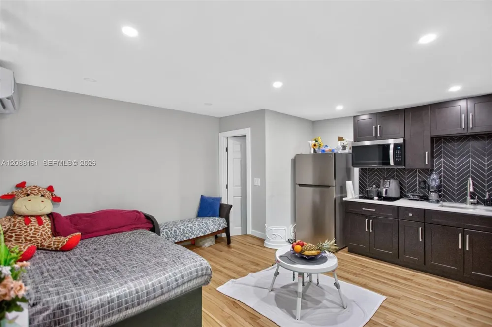 241 NE 45th St Deerfield Beach, FL 33064