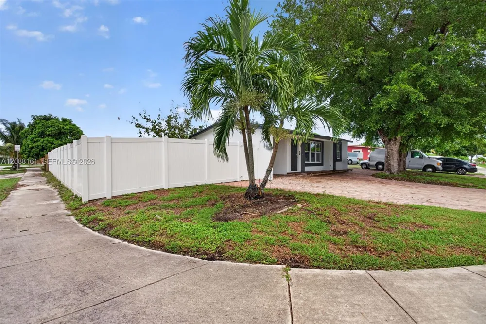 241 NE 45th St Deerfield Beach, FL 33064