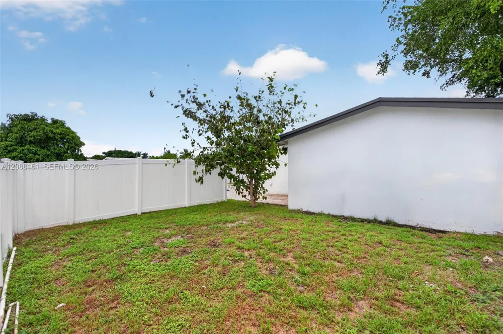 241 NE 45th St Deerfield Beach, FL 33064
