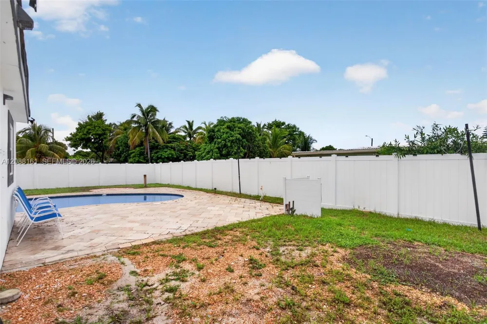 241 NE 45th St Deerfield Beach, FL 33064