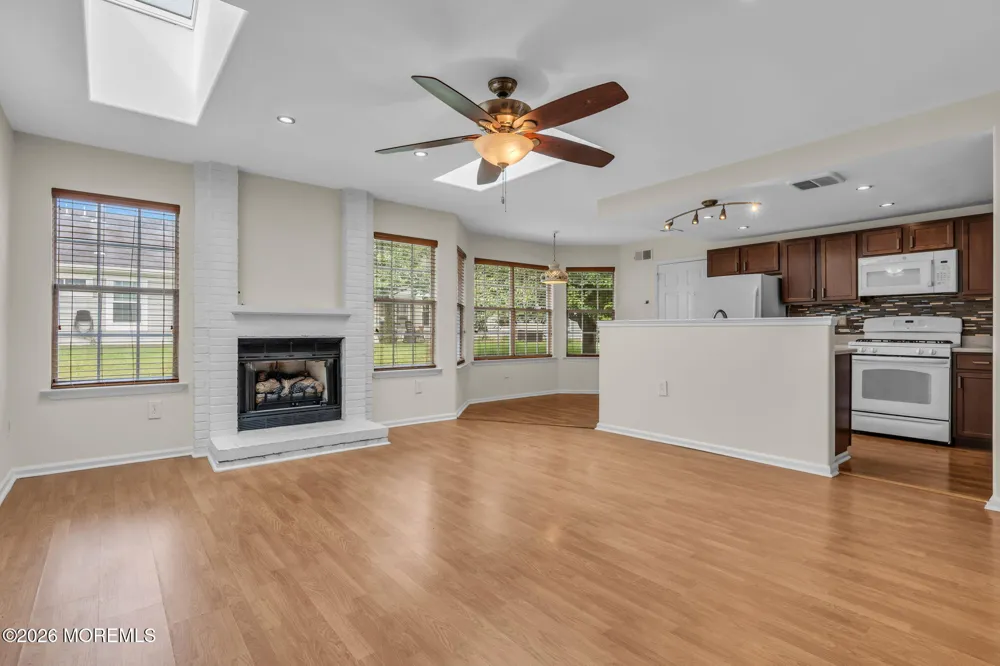 978 Thornbury Lane Manchester, NJ 08759