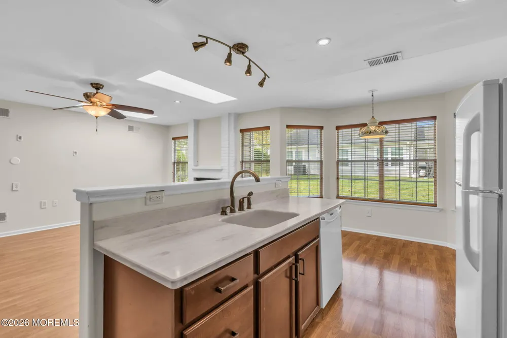 978 Thornbury Lane Manchester, NJ 08759