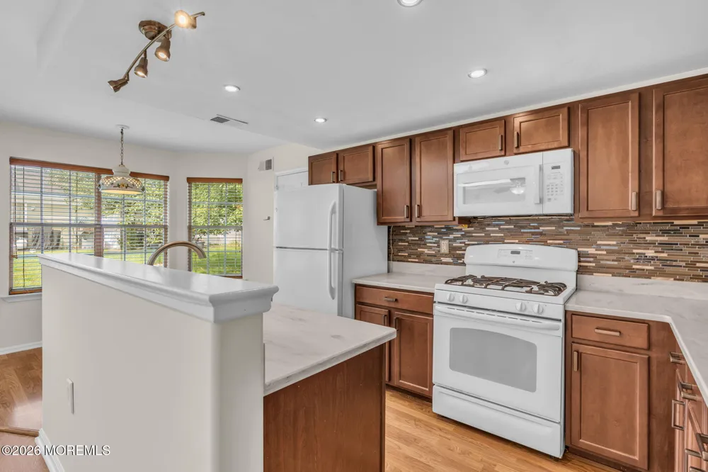 978 Thornbury Lane Manchester, NJ 08759