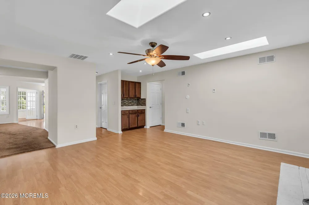 978 Thornbury Lane Manchester, NJ 08759