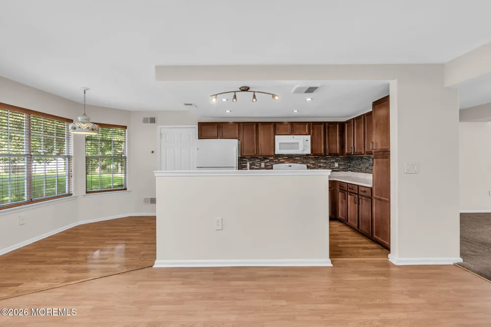 978 Thornbury Lane Manchester, NJ 08759