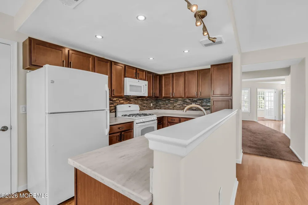 978 Thornbury Lane Manchester, NJ 08759