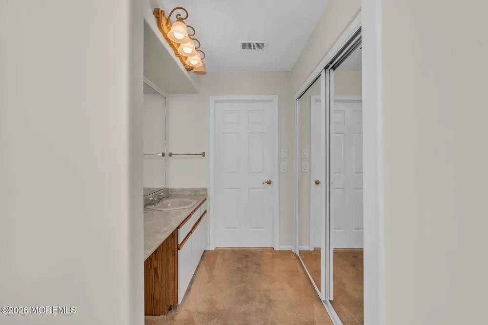 978 Thornbury Lane Manchester, NJ 08759