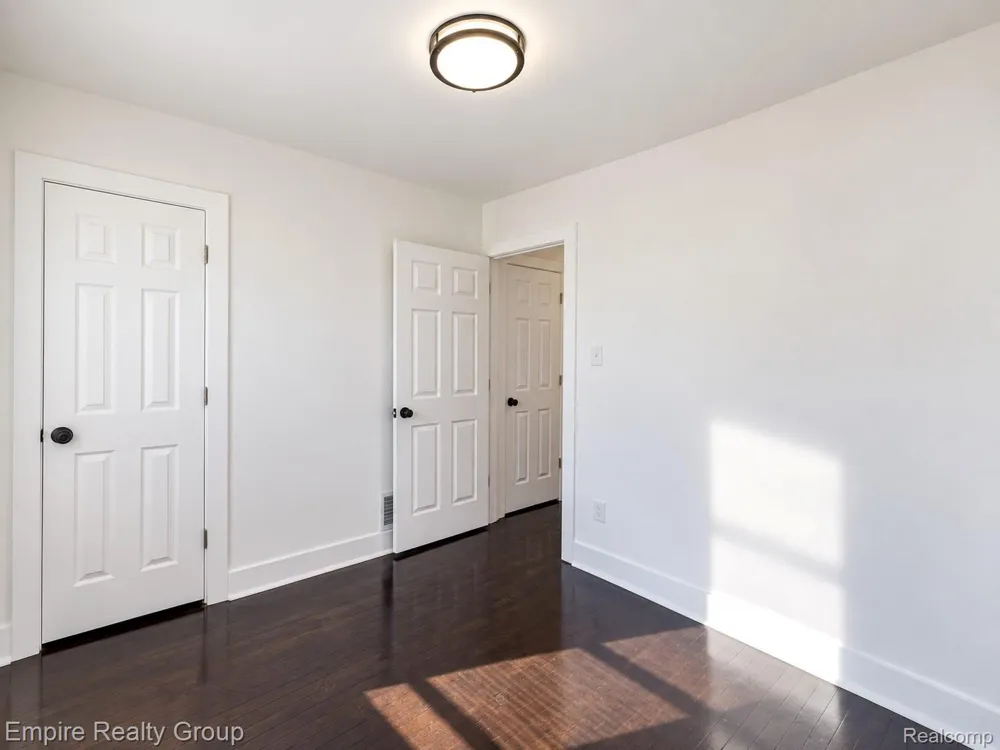 2955 Ewald Circle Detroit City, MI 48238