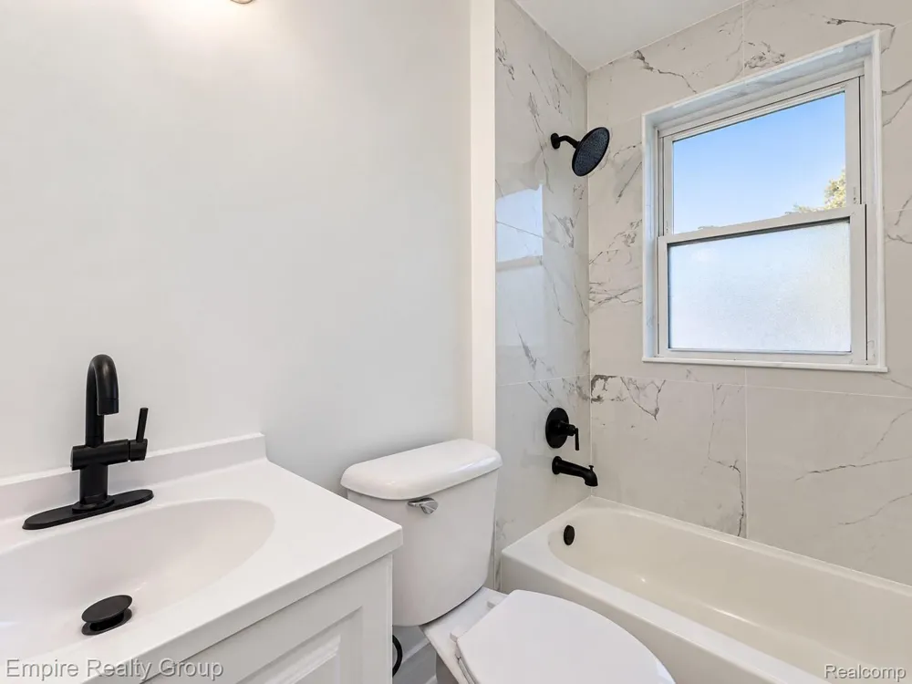 2955 Ewald Circle Detroit City, MI 48238