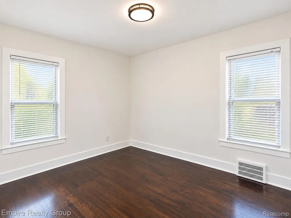 2955 Ewald Circle Detroit City, MI 48238