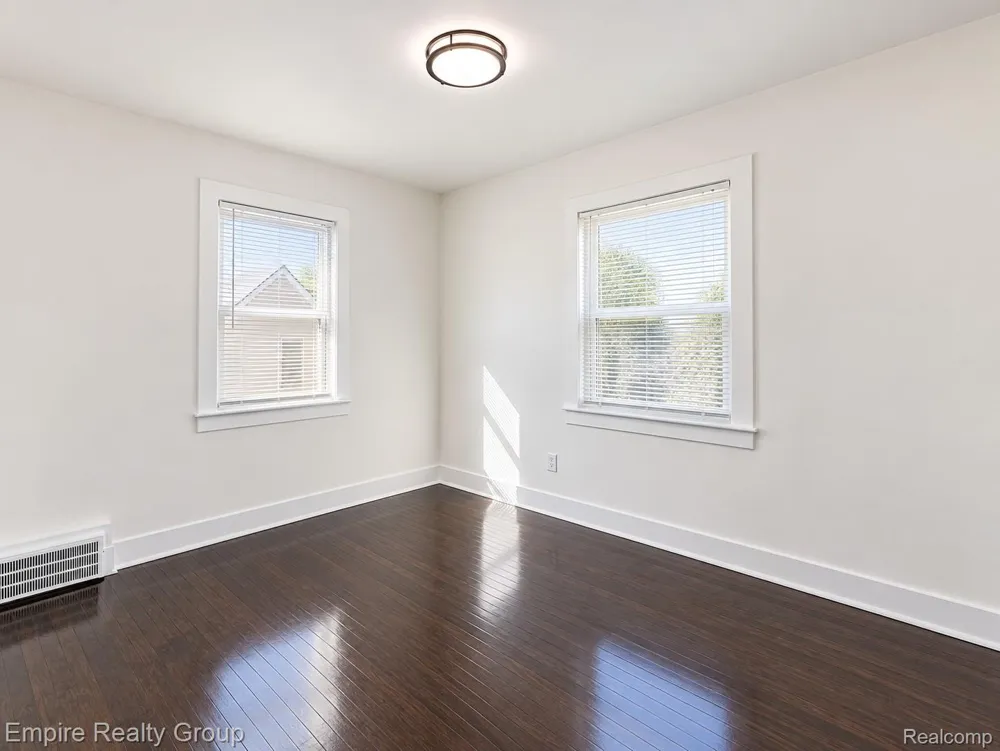 2955 Ewald Circle Detroit City, MI 48238