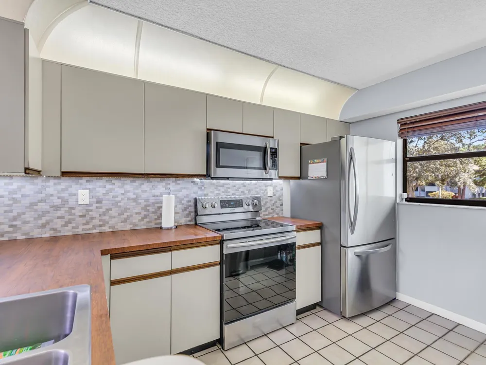 7579 NW 79TH AVENUE #204 Tamarac, FL 33321