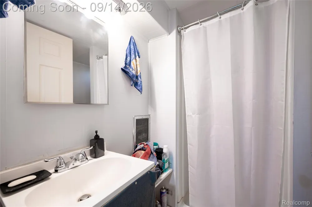 5154 Earl Drive Warren City, MI 48092