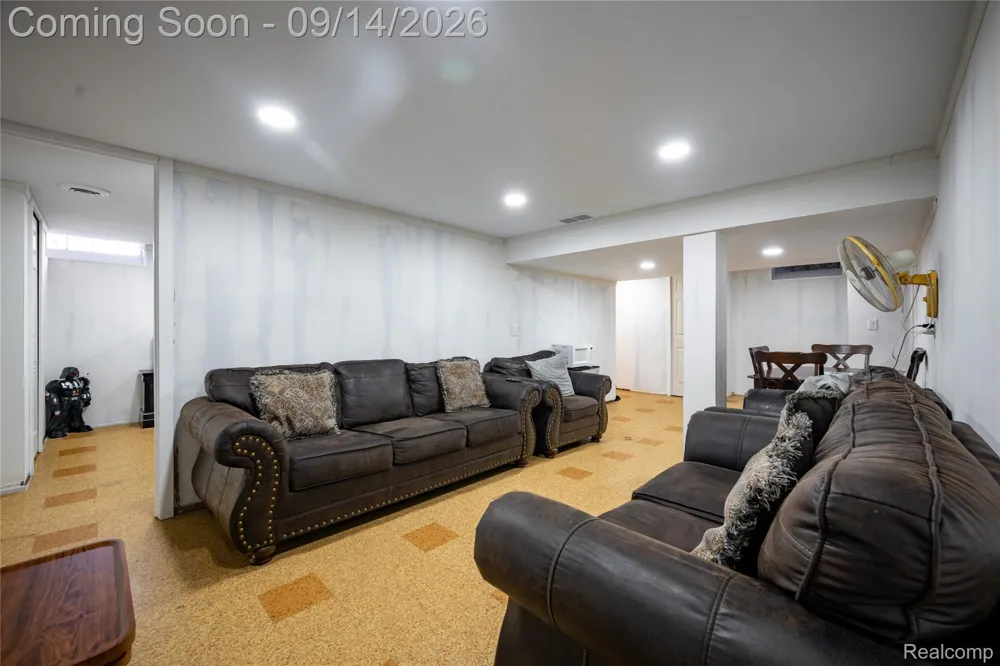 5154 Earl Drive Warren City, MI 48092