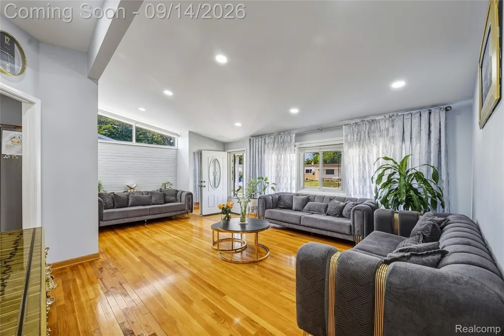 5154 Earl Drive Warren City, MI 48092