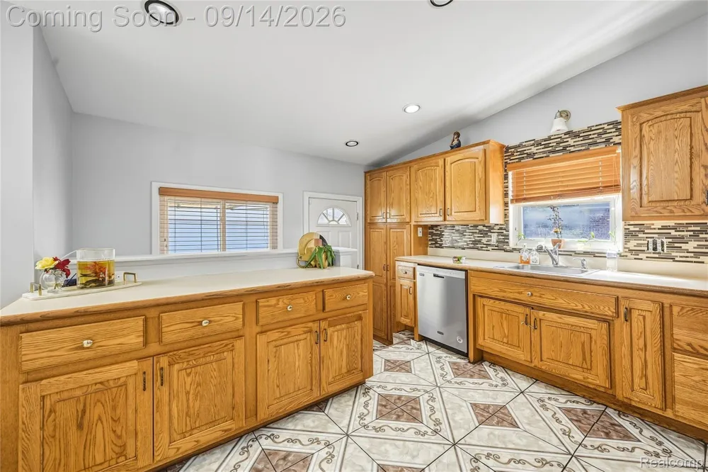 5154 Earl Drive Warren City, MI 48092