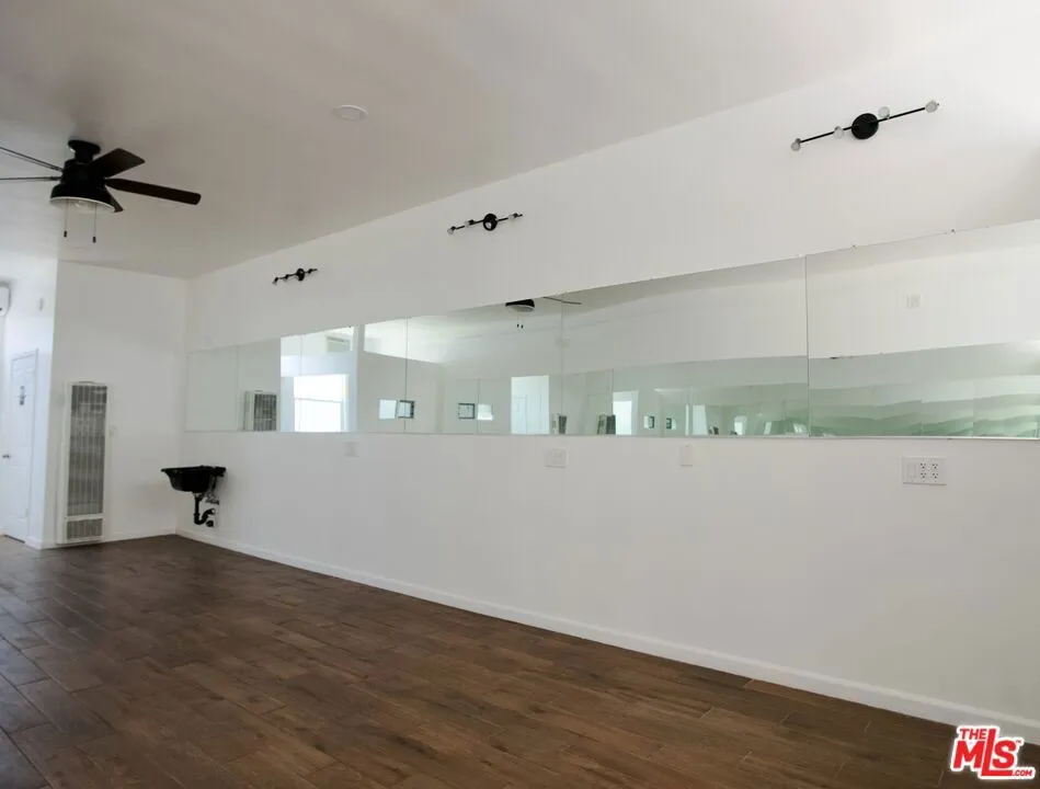 8005 S Van Ness Avenue Inglewood, CA 90305