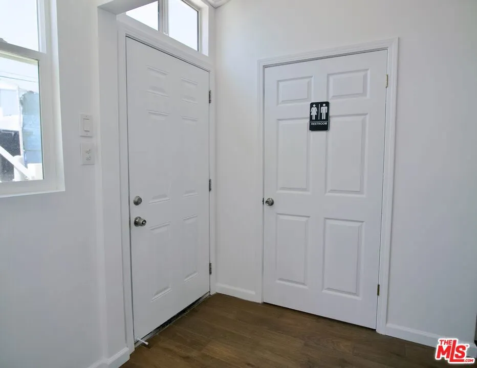 8005 S Van Ness Avenue Inglewood, CA 90305