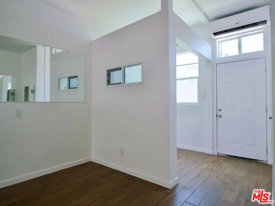 8005 S Van Ness Avenue Inglewood, CA 90305