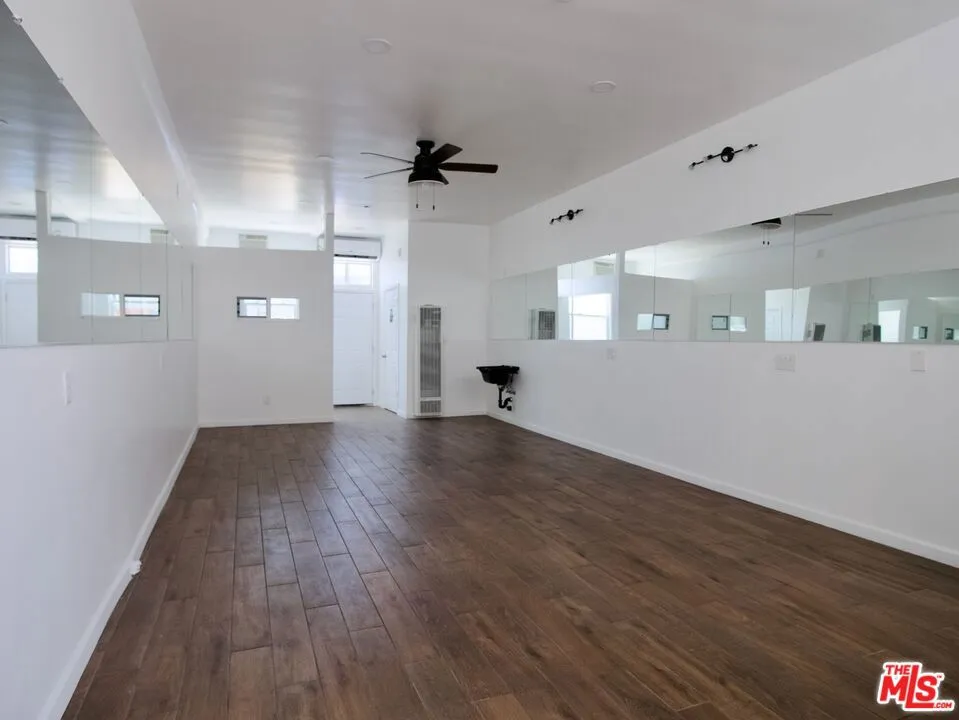 8005 S Van Ness Avenue Inglewood, CA 90305