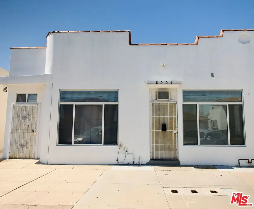 8005 S Van Ness Avenue Inglewood, CA 90305