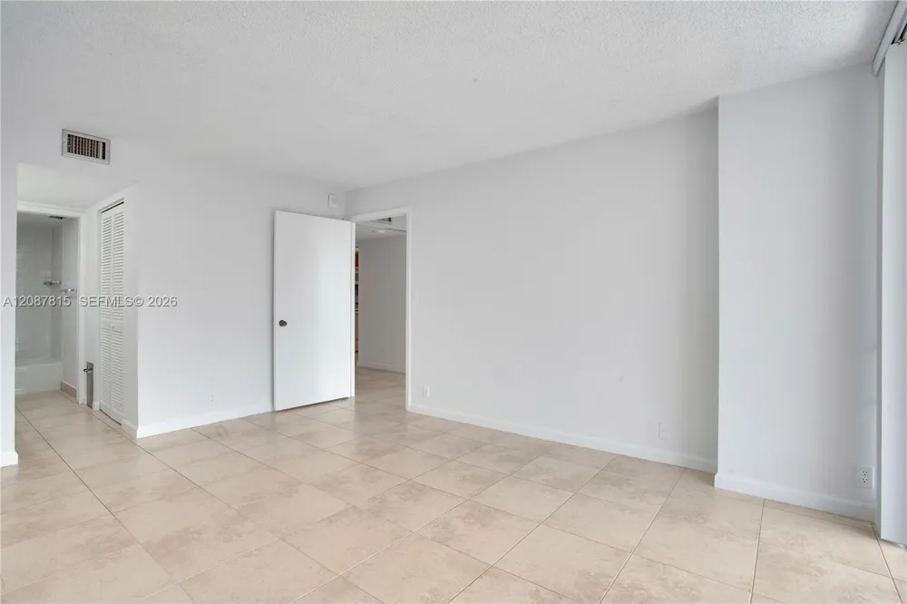 1901 Brickell Ave #B1702 Miami, FL 33129