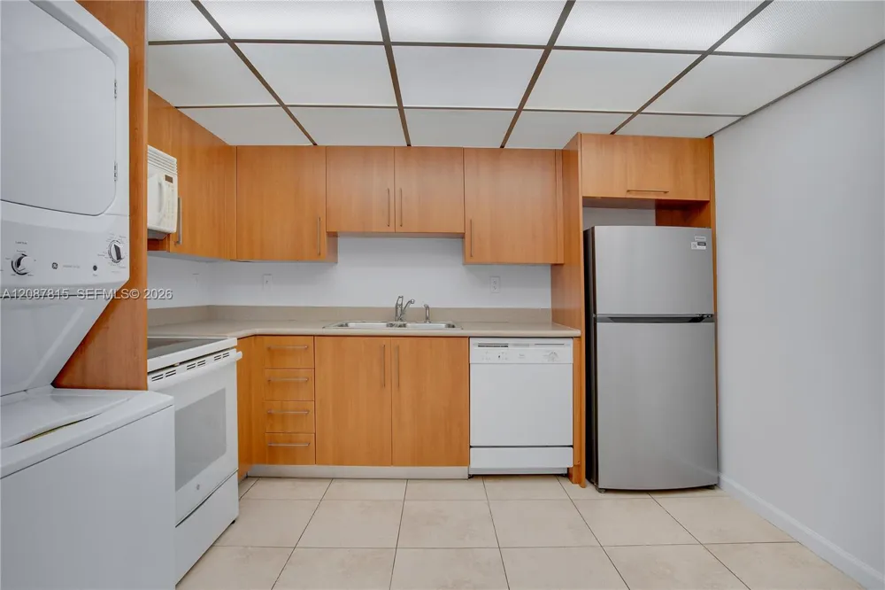 1901 Brickell Ave #B1702 Miami, FL 33129