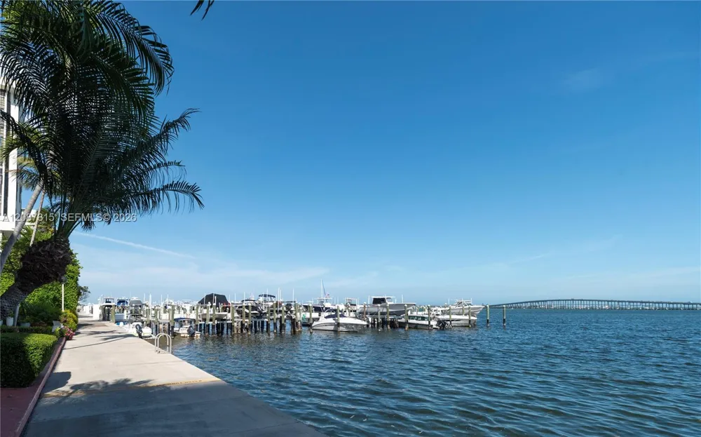1901 Brickell Ave #B1702 Miami, FL 33129