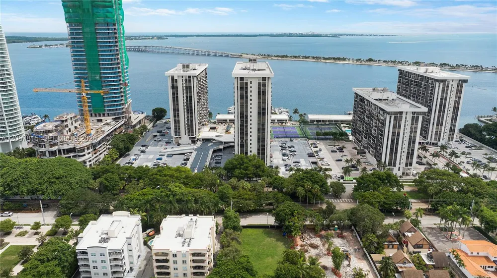 1901 Brickell Ave #B1702 Miami, FL 33129