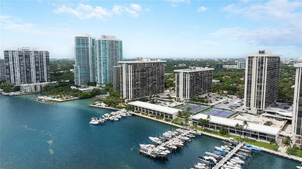 1901 Brickell Ave #B1702 Miami, FL 33129