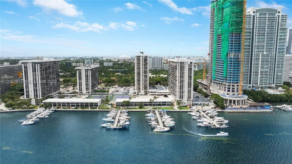 1901 Brickell Ave #B1702 Miami, FL 33129
