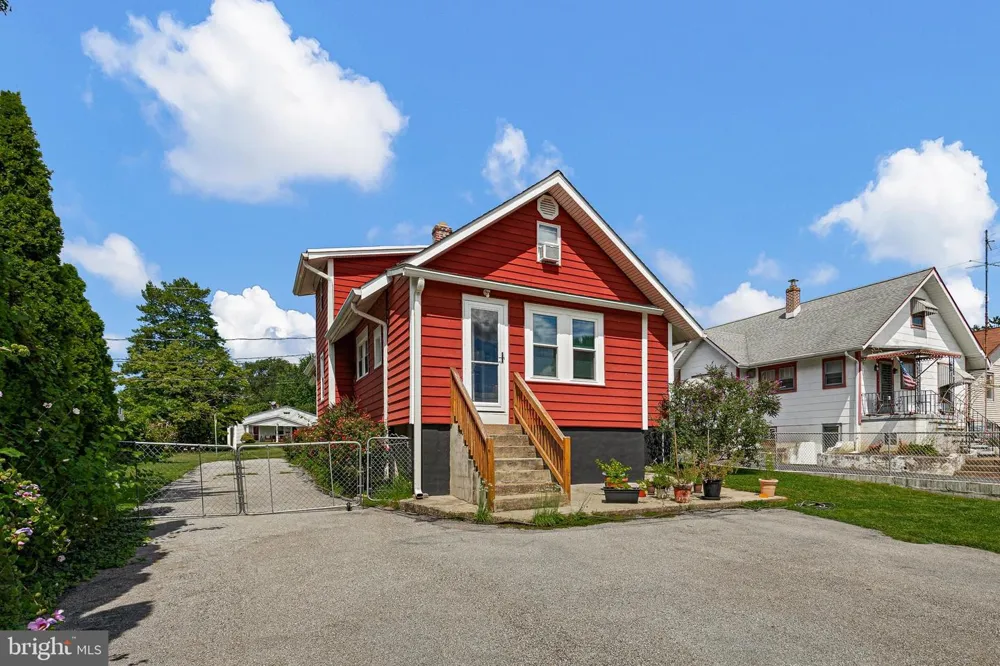 2404 LINCOLN AVENUE Claymont, DE 19703