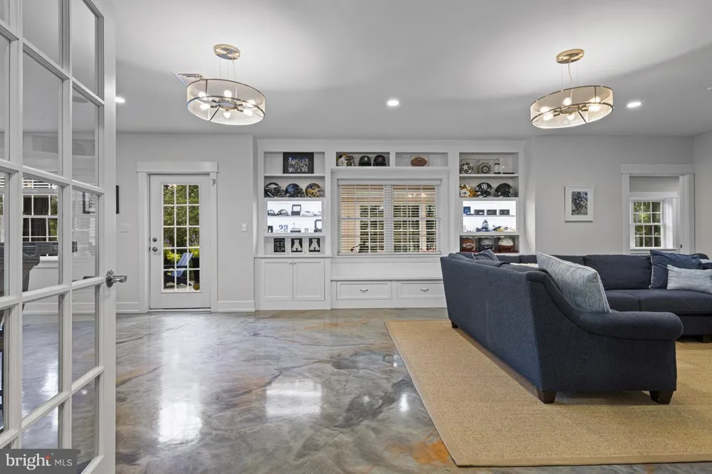 202 ARROWWOOD LANE Chadds Ford, PA 19317