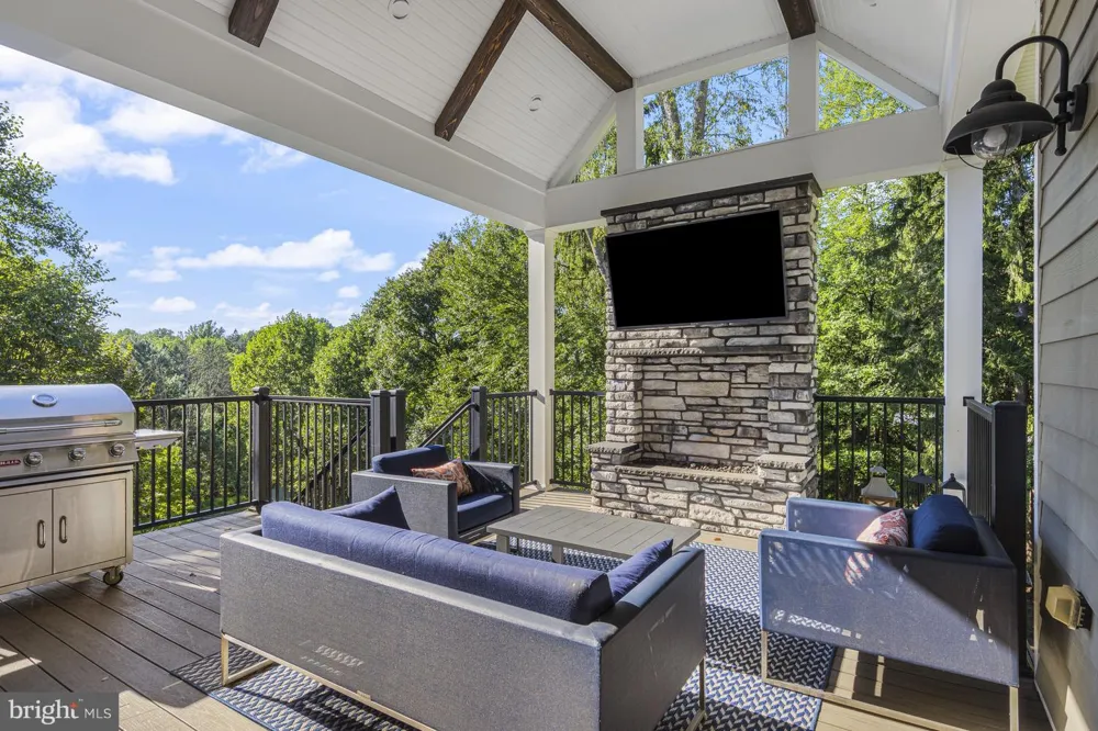 202 ARROWWOOD LANE Chadds Ford, PA 19317