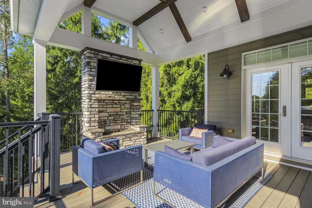 202 ARROWWOOD LANE Chadds Ford, PA 19317