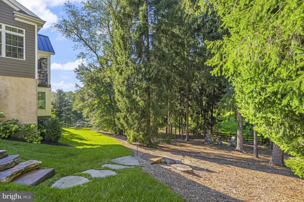 202 ARROWWOOD LANE Chadds Ford, PA 19317
