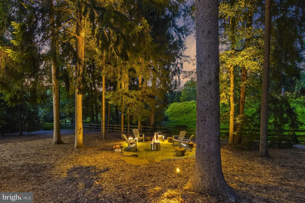 202 ARROWWOOD LANE Chadds Ford, PA 19317