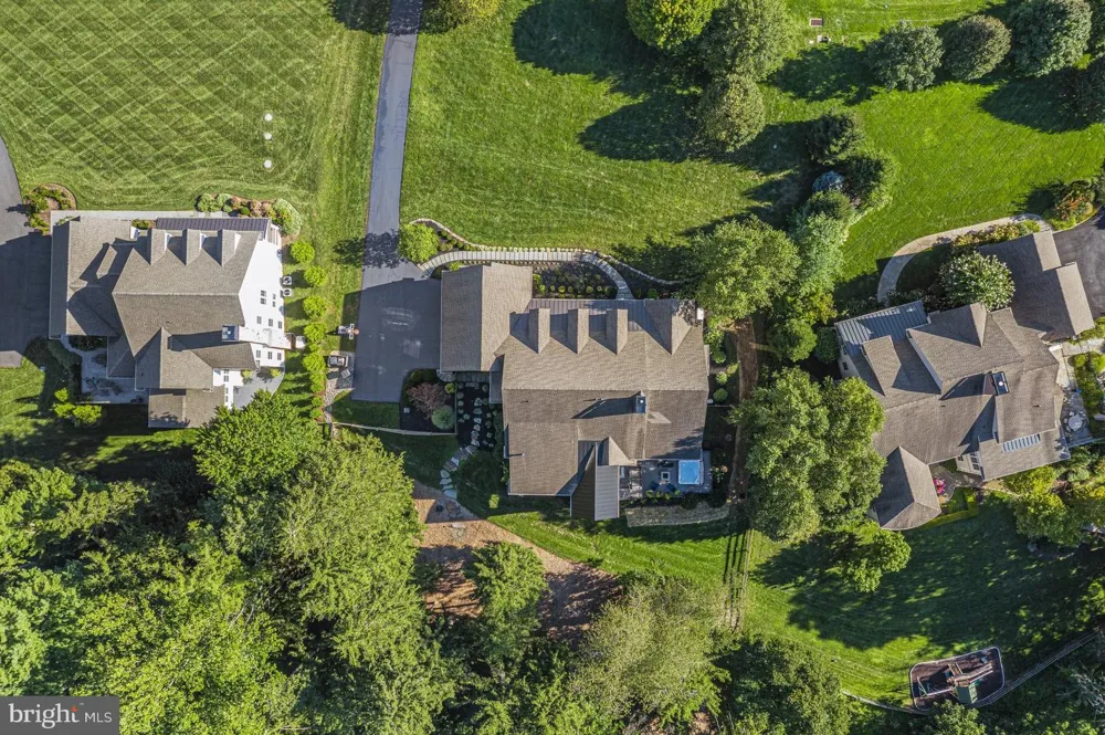 202 ARROWWOOD LANE Chadds Ford, PA 19317