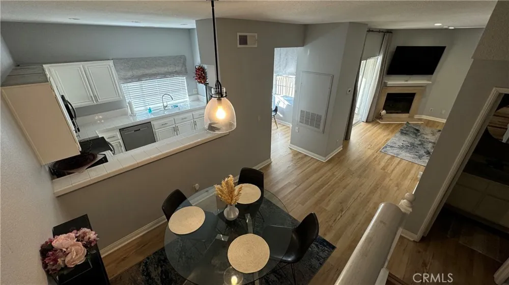 688 Indian Oak Lane #102 Oak Park, CA 91377