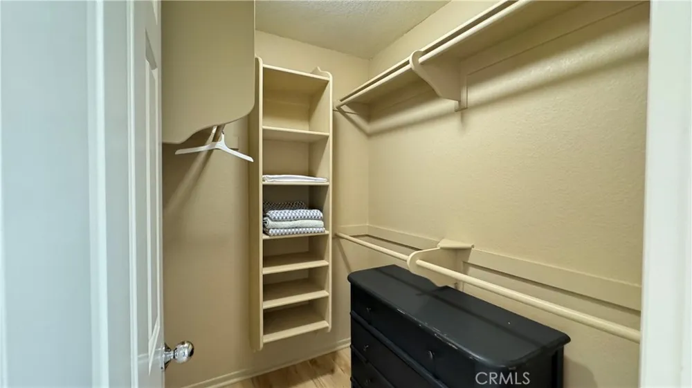 688 Indian Oak Lane #102 Oak Park, CA 91377