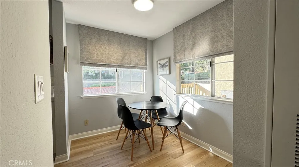 688 Indian Oak Lane #102 Oak Park, CA 91377
