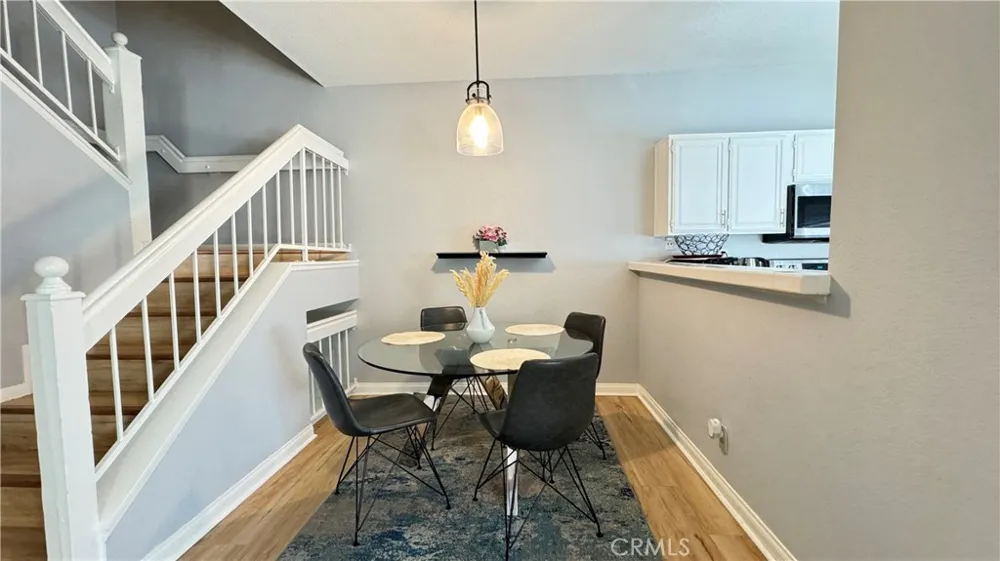 688 Indian Oak Lane #102 Oak Park, CA 91377