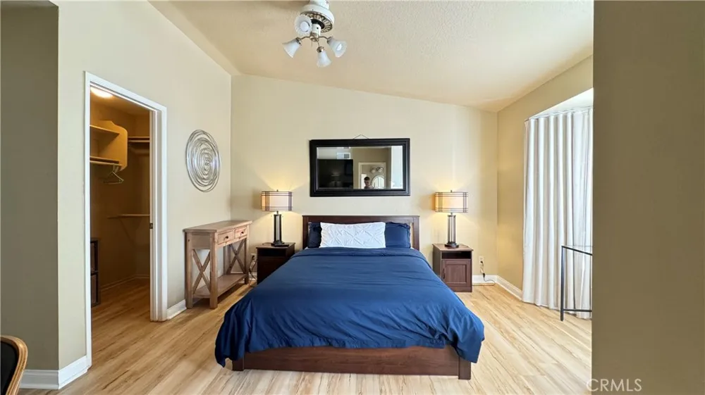 688 Indian Oak Lane #102 Oak Park, CA 91377