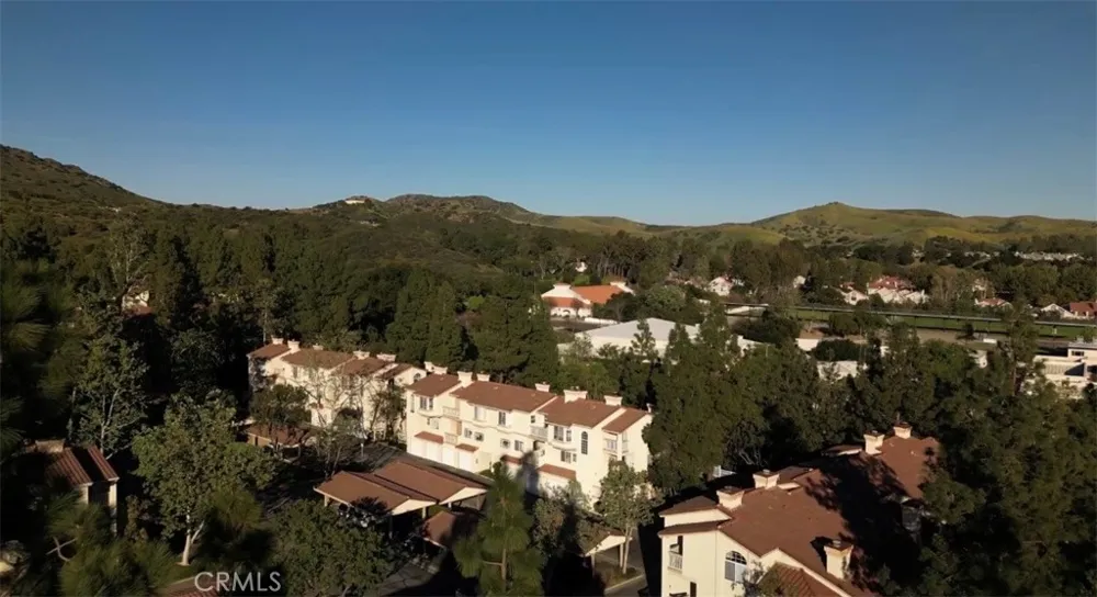 688 Indian Oak Lane #102 Oak Park, CA 91377