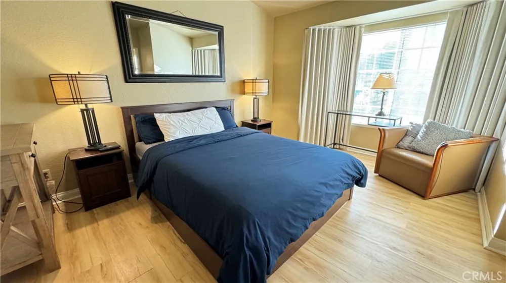 688 Indian Oak Lane #102 Oak Park, CA 91377